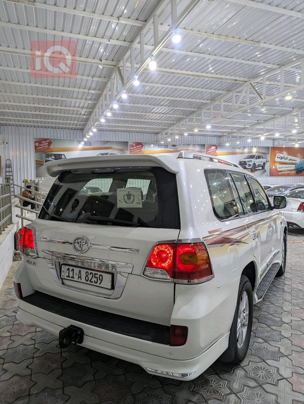 تۆیۆتا لاند کروزەر